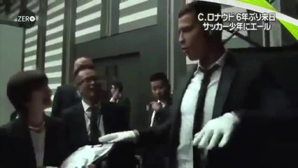 Cristiano Ronaldo imita Michael Jackson em tour no Japão