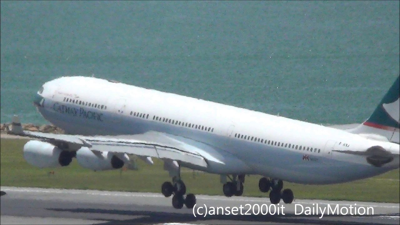 Cathay Pacific Airbus A340. Landing in Hong Kong International Airport