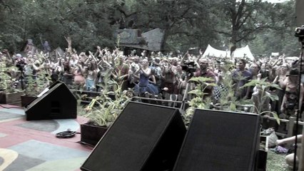 Beats Antique @ Oregon Country Fair - Tommy Cappel is "Jumpin'"
