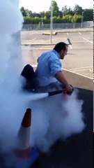 Adam Yangın Söndürme Tüpüyle Uçmaya Çalıştı