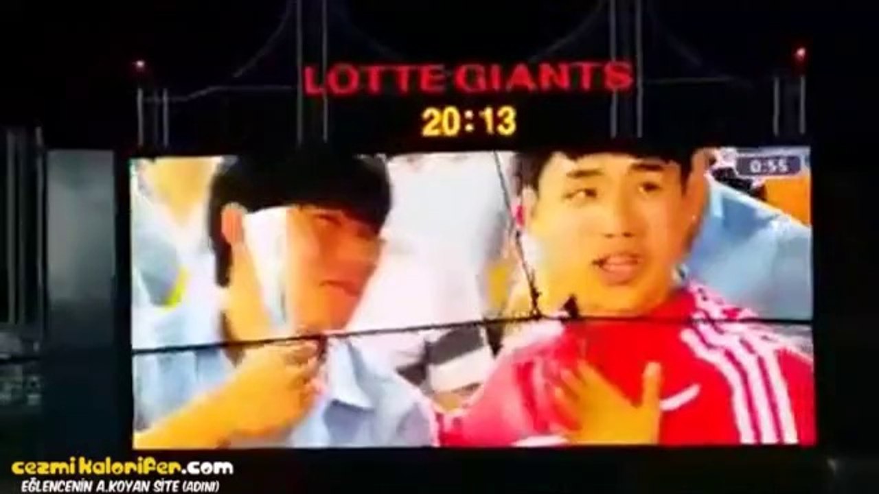 Öpücük Kamerasına Yakalanan Erkekler