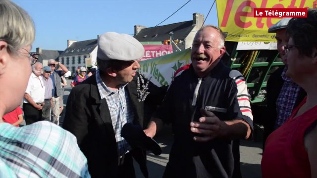 Plougras (22). La teuf au vieux teuf-teuf !