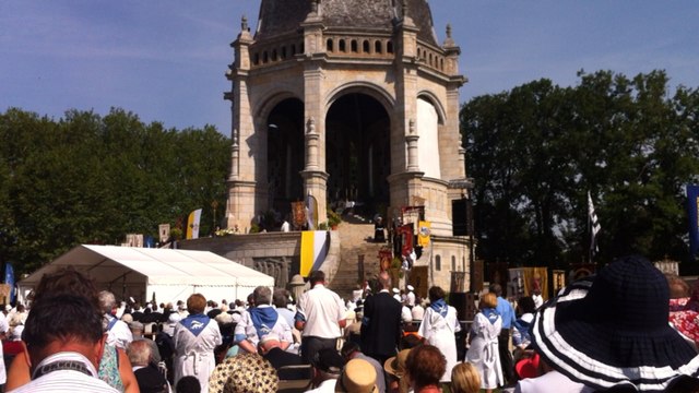 Foule au pardon de sainte Anne