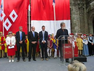 Père Pedro et S.A.S. le prince Albert de Monaco au Puy du Fou
