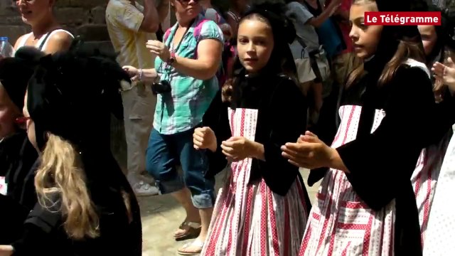 Quimper. Festival de Cornouaille : les enfants défilent !