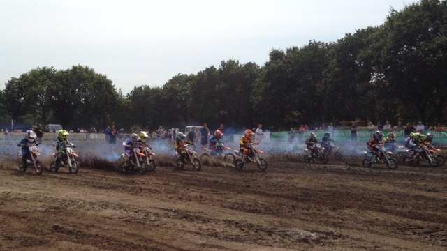 Moto cross : course des 50 cm3 (6-8 ans)