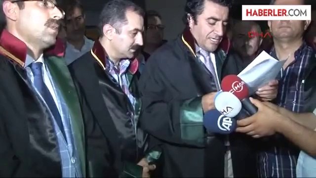 Avukatlardan Adliye Önünde Açıklama