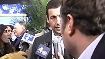 Tall Reporter scares Jennifer Aniston and Adam Sandler