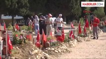 Soma Şehit Madencilerin Aileleri Arife Günü Soma Mezarlığı'na Koştu