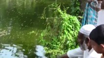 Bangladeşli Müslümanlardan Balık Avlarken İnsanlık Dersi
