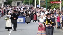 Cornouaille 2014. Le défilé dans les rues de Quimper