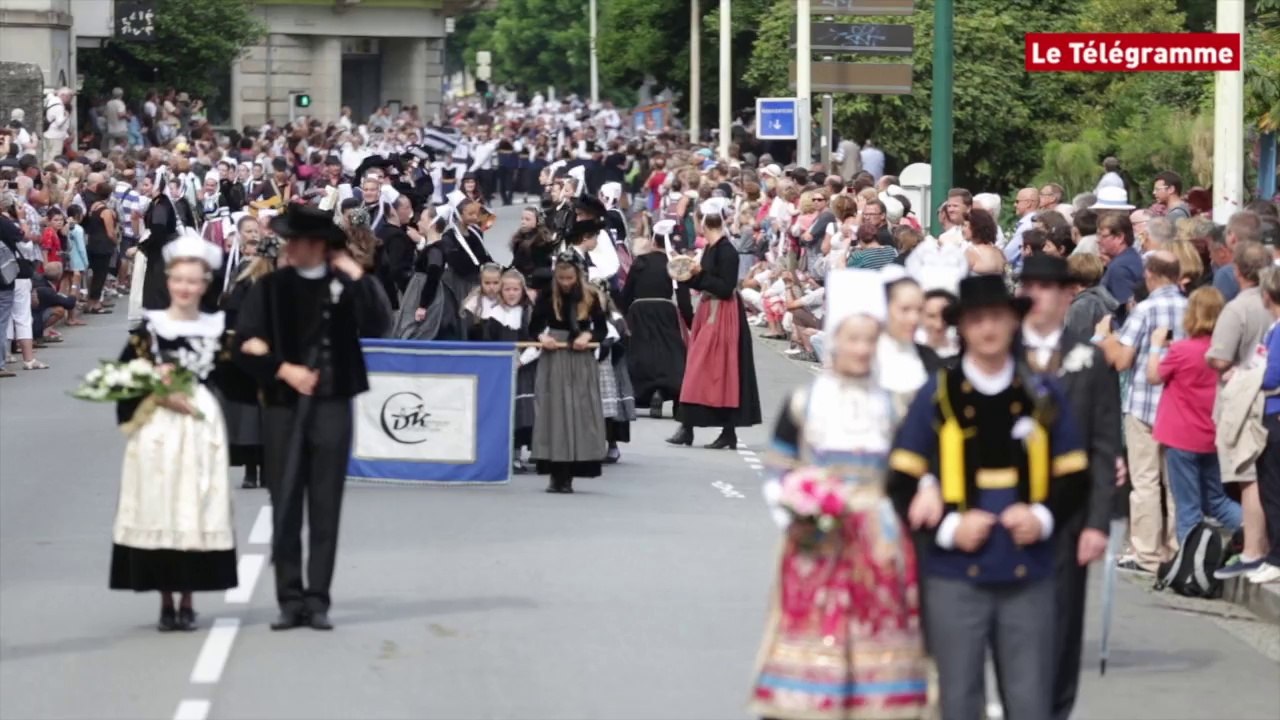 Cornouaille 2014. Le défilé dans les rues de Quimper