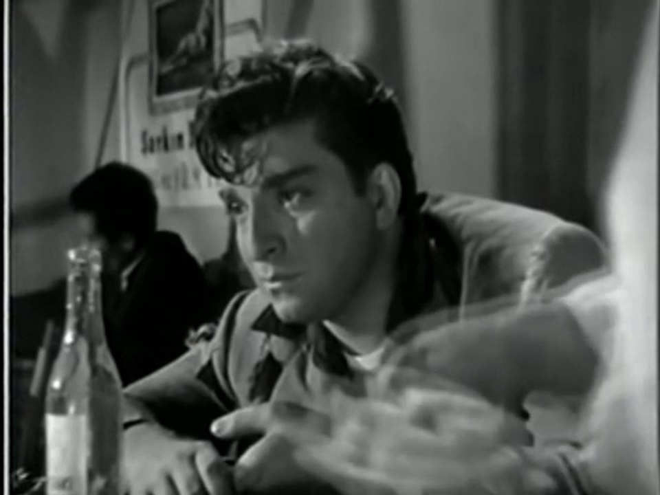 Dertli Ne Ağlayıp Gezersin Burda - Zeki Müren