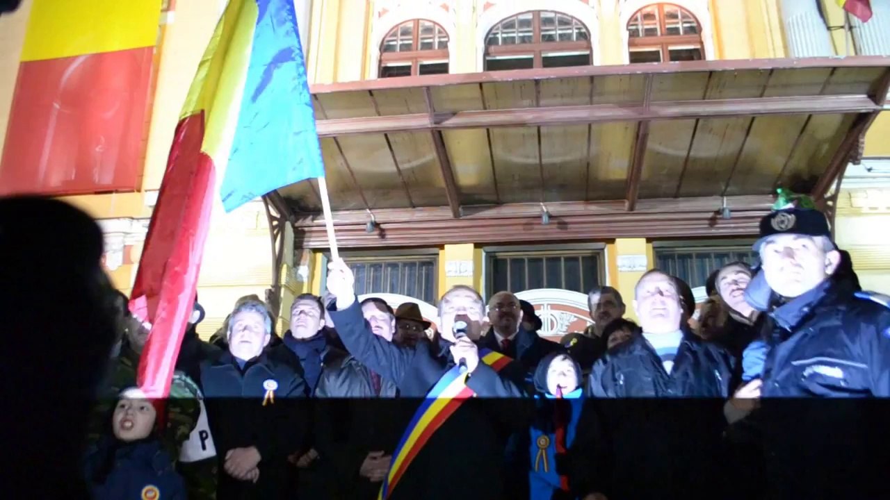 ▶ Retragerea cu torte si focul de artificii Cluj Napoca 1 Decembrie 2013 - YouTube [720p]