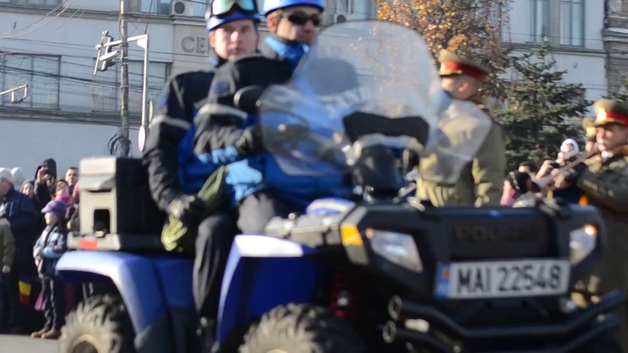 Parada Militara 1 Decembrie Cluj Napoca - YouTube [720p]
