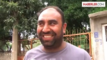 Apartmana giren yılanı itfaiye ekipleri yakalandı -