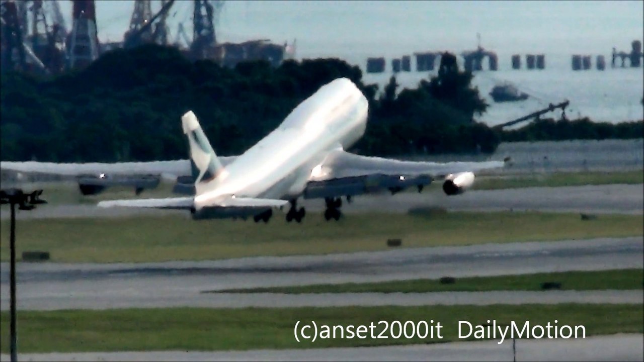 Hong Kong Airport Plane Spotting. Cathay Pacific Boeing 777, 747, Airbus A340, A330. Takeoff
