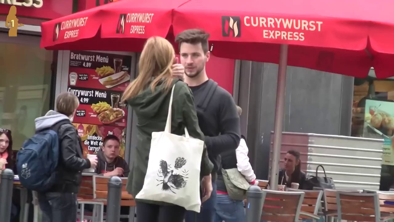 Frauen ansprechen mit perversen Sprüchen (SUPER LUSTIGE CHALLENGE!)