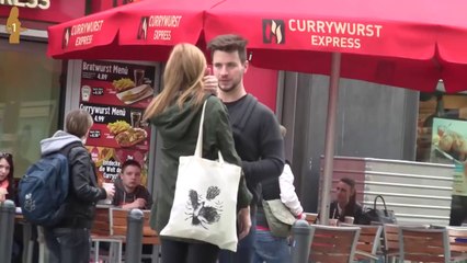 Frauen ansprechen mit perversen Sprüchen (SUPER LUSTIGE CHALLENGE!)