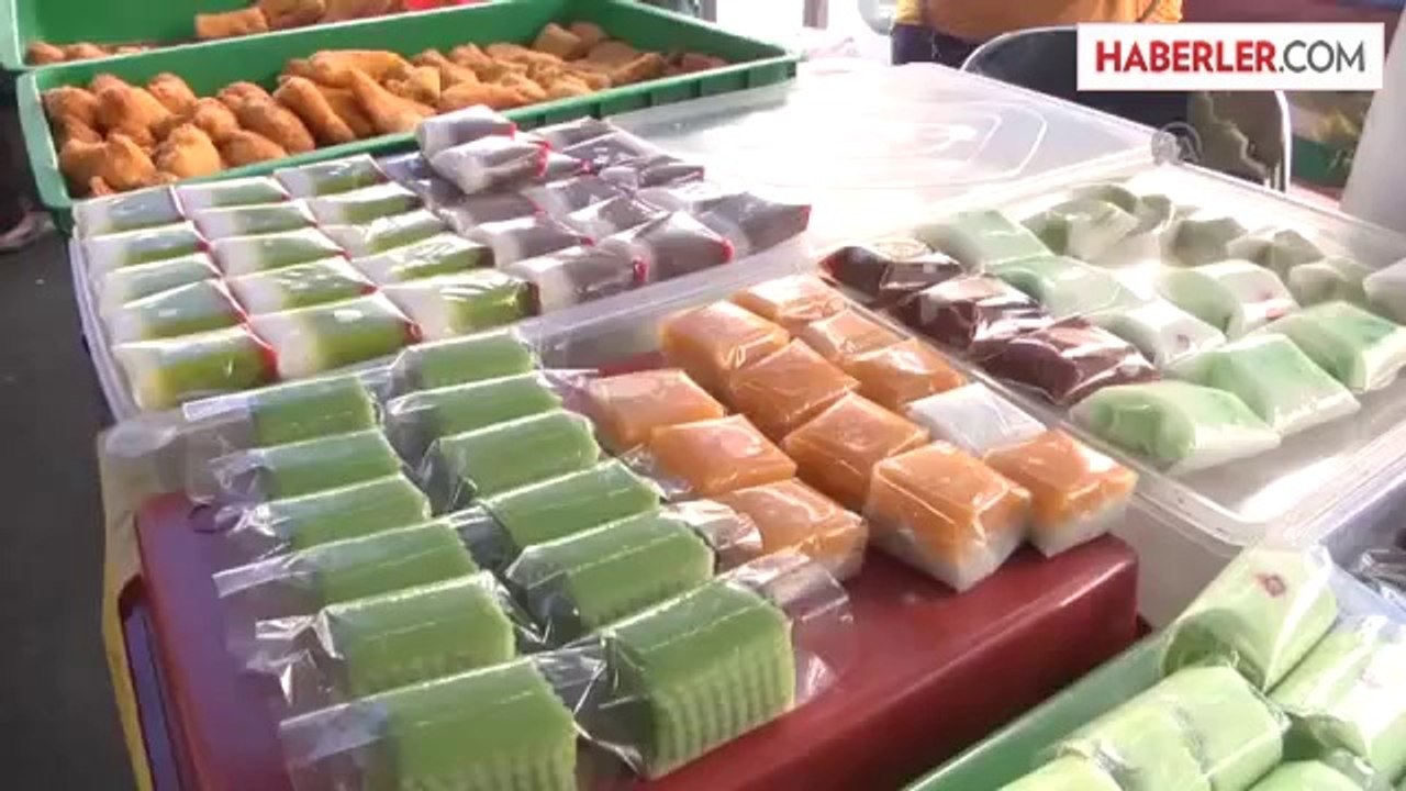 Endonezyalıların en gözde iftar mekanları "yemek pazarları" -