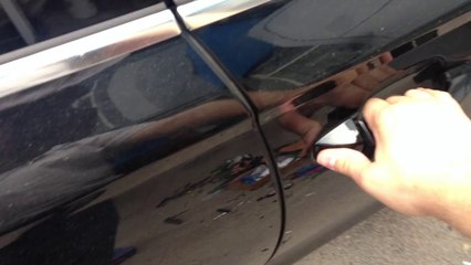 Работа автодоводчика дверей в автомобиле.