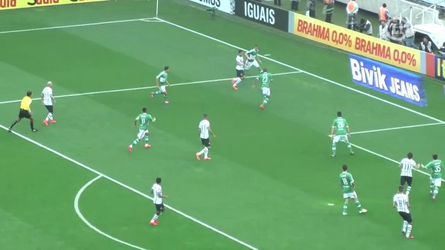 Petros deixa argentino do Palmeiras procurando a bola e levanta torcida