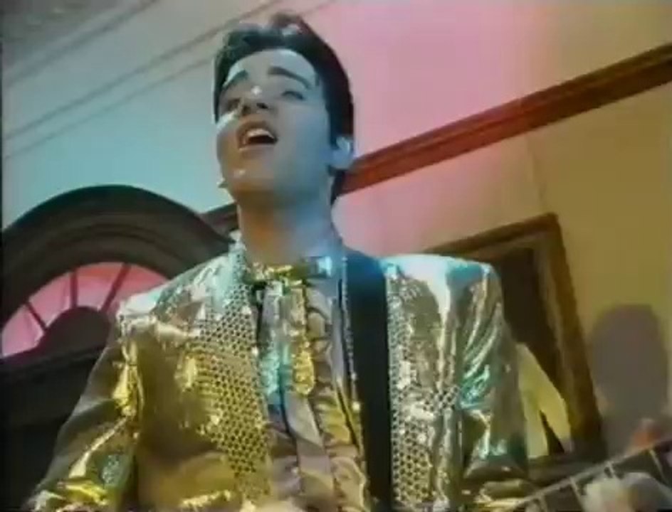 Ewan McGregor - Lipstick on Your Collar Medley