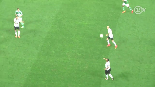 Belo chapéu de Ralf inicia 'olé' e quase gol do Corinthians