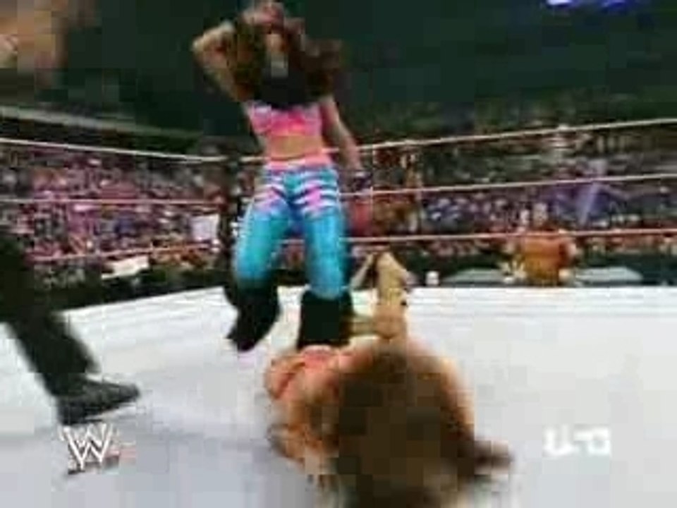 Mickie james vs melina