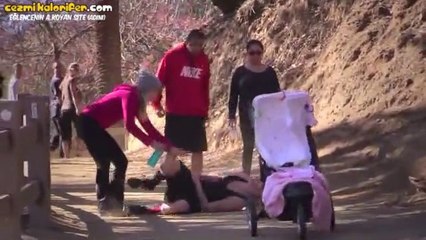 Bebek Arabası Yuvarlama Şakası