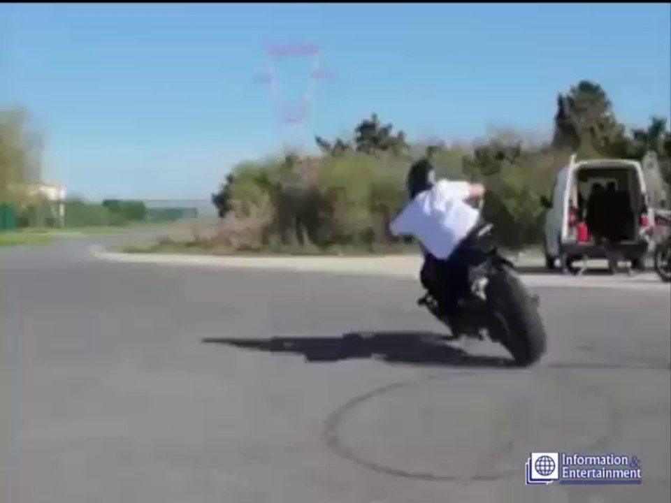 Crazy Biker showing stunts