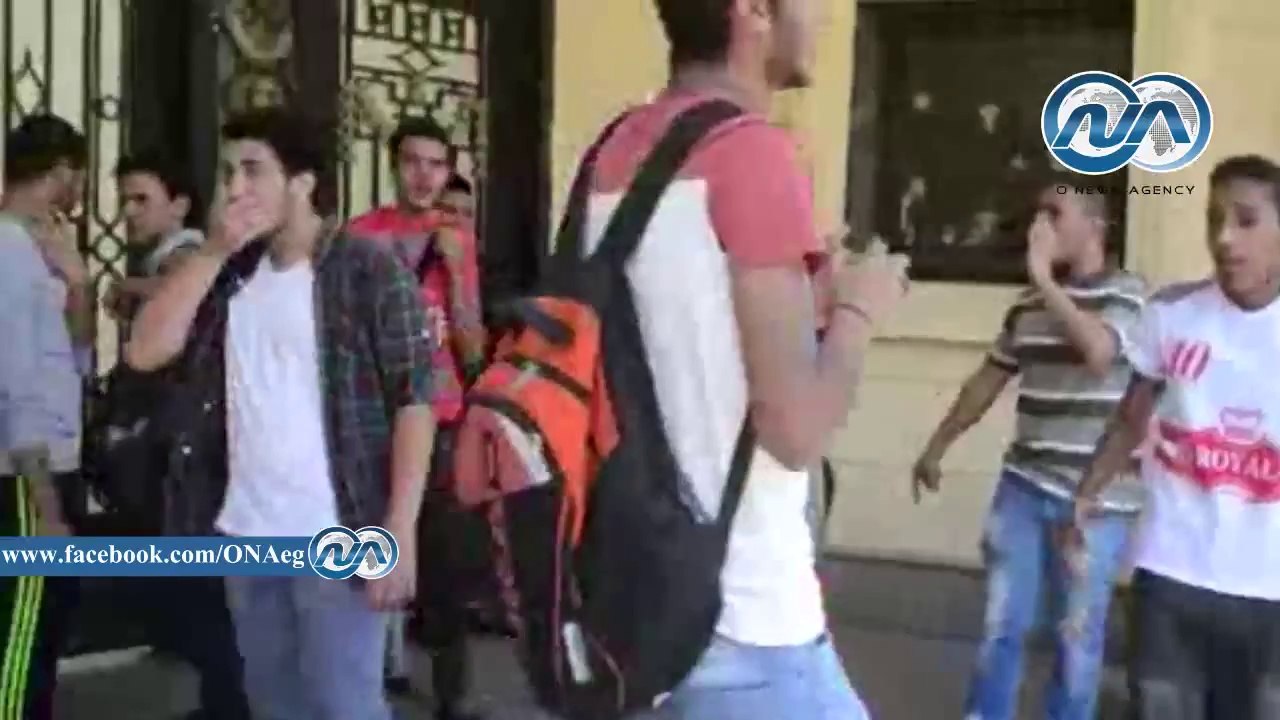 شاهد|| وقفة لطلاب الثانوية العامة أمام وزارة التربية والتعليم احتجاجاً على النتائج