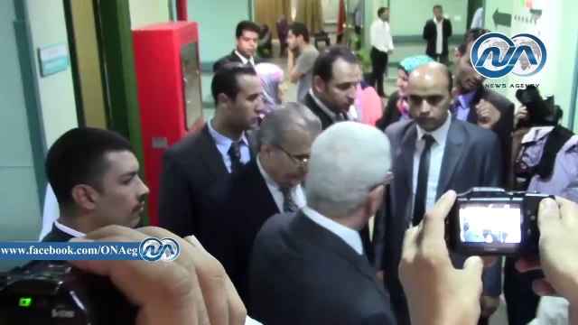 شاهد|| وزير التعليم العالي يتفقد مستشفى الطوارئ الجديد قبيل إفتتاحها بساعات
