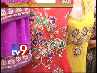 Old City teeming with night shoppers for Ramzan