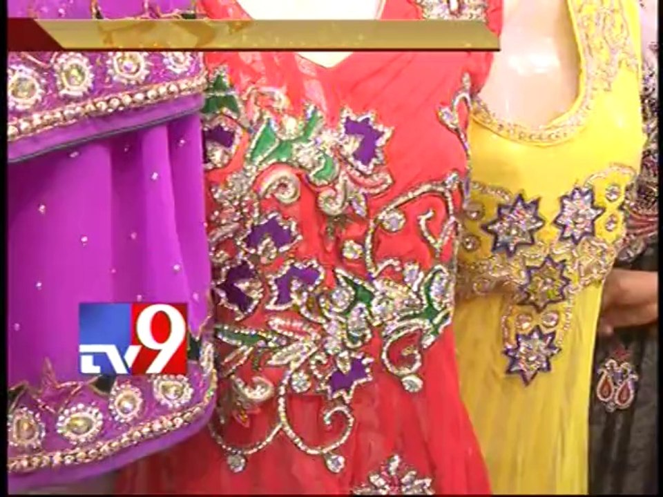 Old City teeming with night shoppers for Ramzan