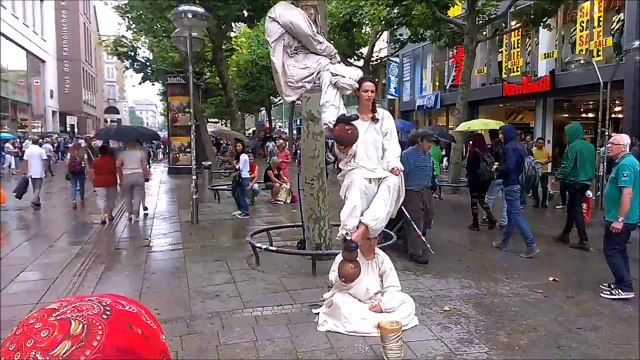 Super Duo Levitation Imitating Statues.