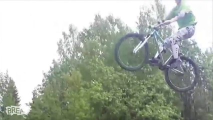 Download Video: Les plus gros FAILS et Crashs de Juillet - Compilation de dingue!