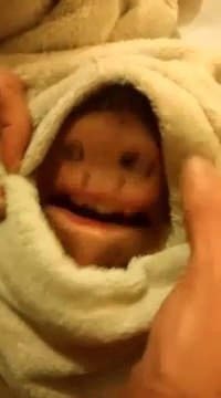 Un bébé très moche... Mais tellement marrant!