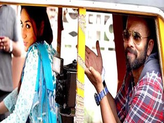 Download Video: Kareena Kapoor Takes Rohit Shetty For A Rickshaw Ride