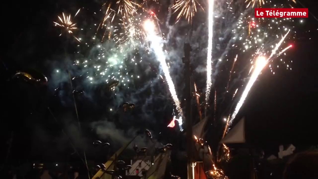 Douarnenez. Magnifique final de Temps-Fête.