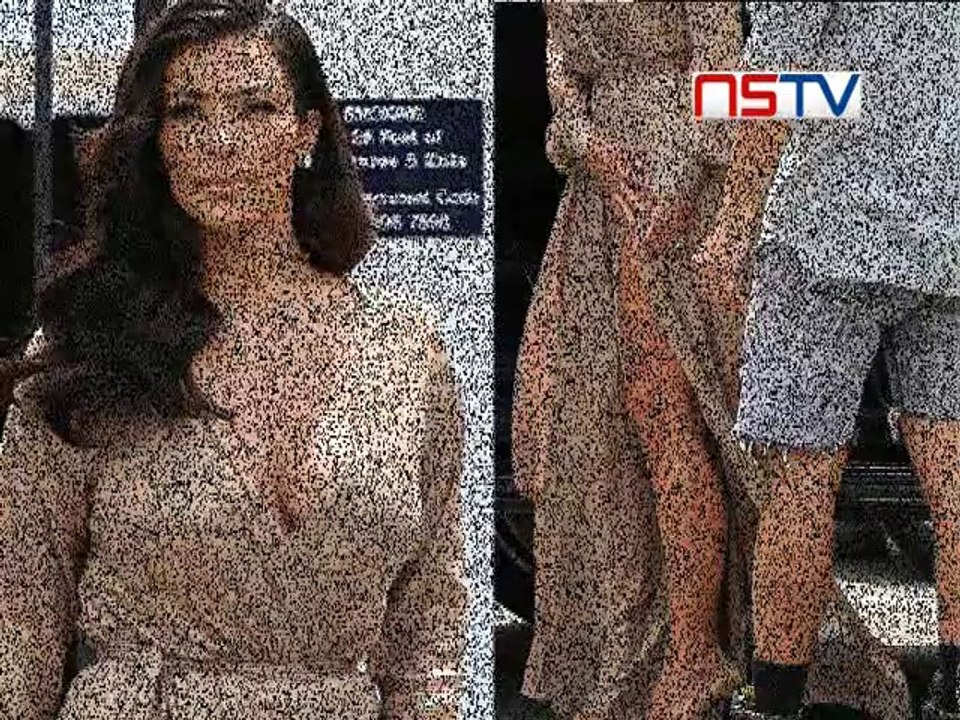 Kim suffers wardrobe malfunction