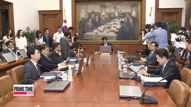 Korea's finance minister domestic economy needs expansionary fiscal, monetary policy until at least next year (2)