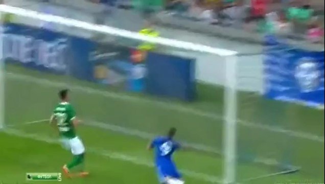 Fernando Torres perde gol incrível em amistoso