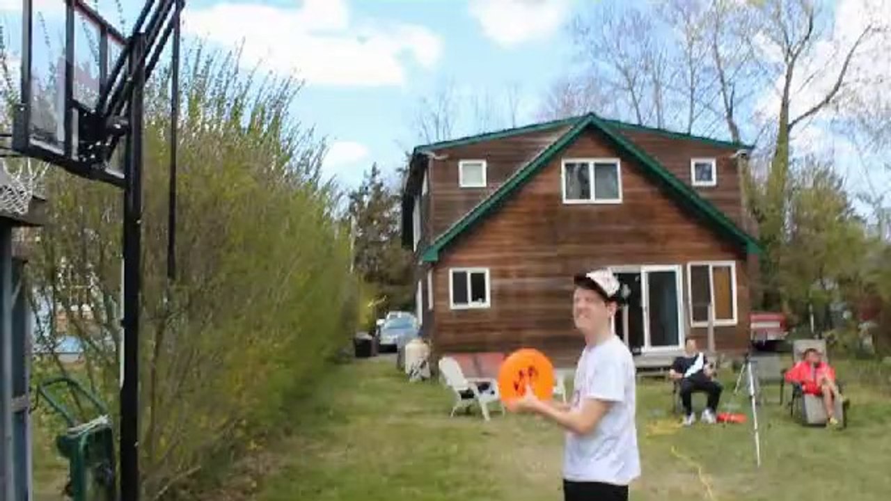 FRISBEE VS BASKETBALL
