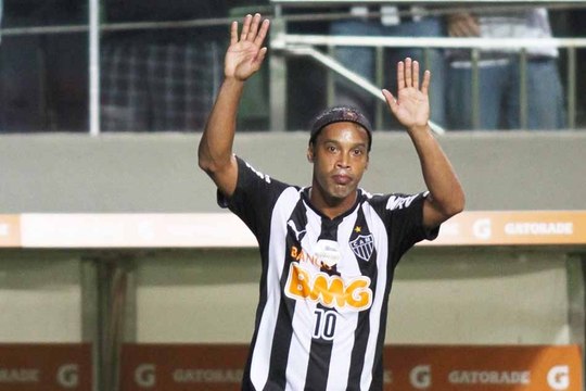 Gols, dribles, títulos! Relembre passagem de R10 pelo Galo
