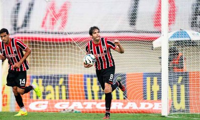 Internautas opinam sobre estreia de Kaká