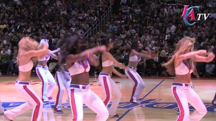 Les coulisses d'un match des Clippers avec les danseuses