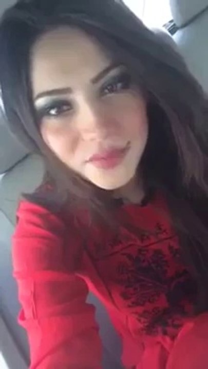 Leaked Video of  Neelum Munir in her personal car