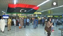 Libia pide ayuda intencional para combatir un incendio fuera de control en un depósito de combustible