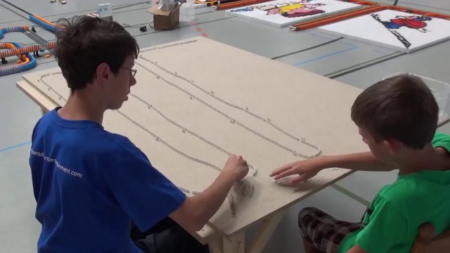 Les plus petits Domino du monde - Record battu...